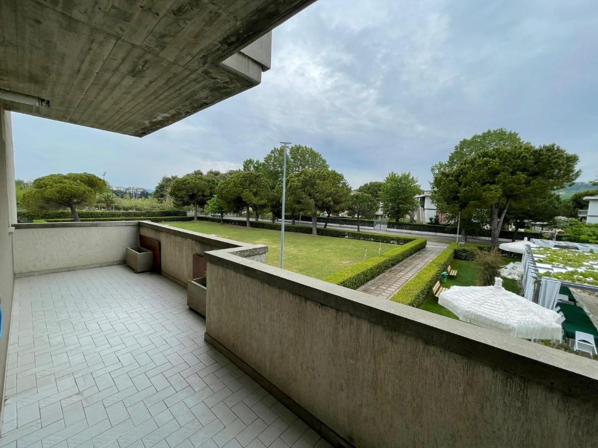 Residence Leonardo sul mare Silvi Marina Exterior foto